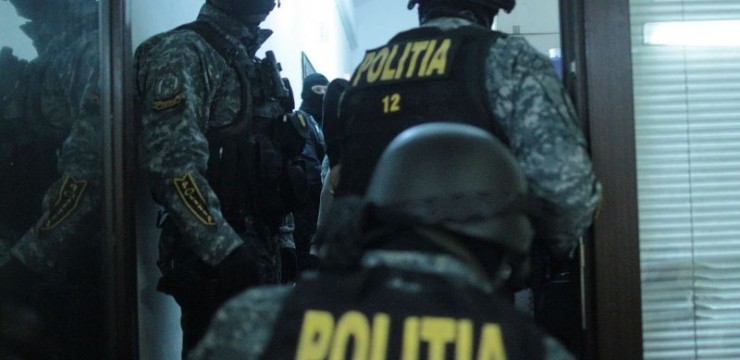 Percheziții la Târgu-Cărbunești