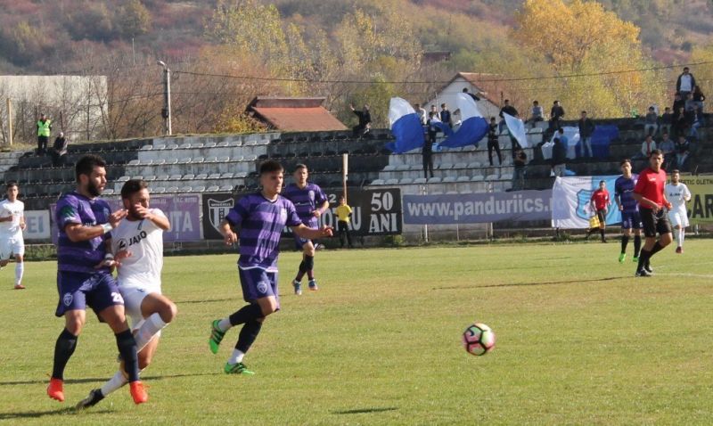 Haos în Liga a 2-a! Mai mult echipe riscă să nu termine campionatul
