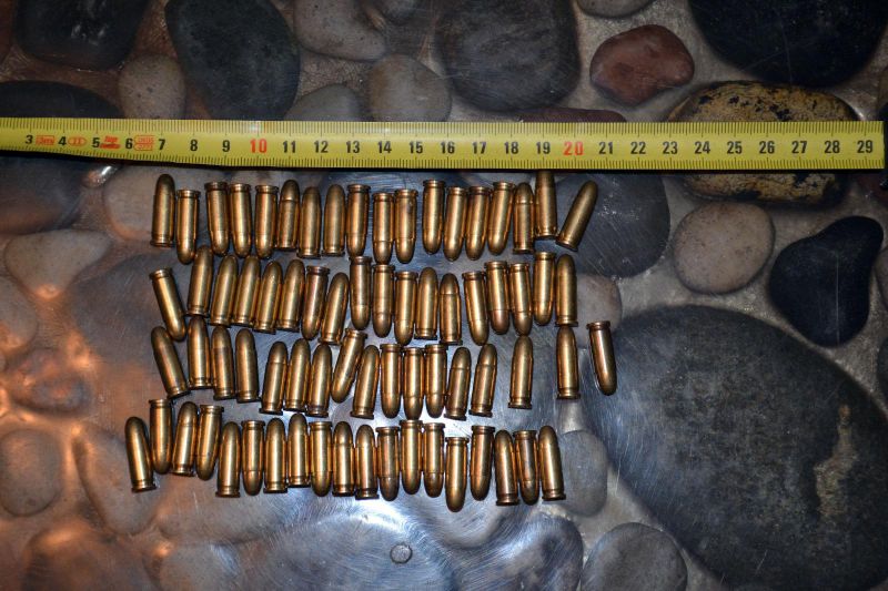 Tată și fiu, reținuți după percheziții