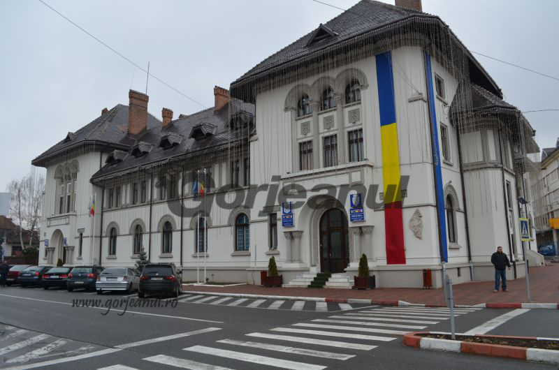 Peste 24.000 de petiţii, pe birourile şefilor din Primăria Târgu-Jiu