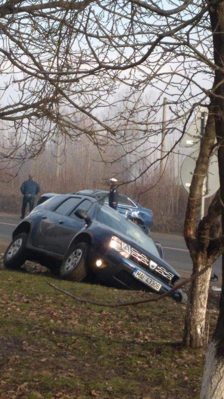 Mașină a Poliției Gorj, implicată într-o tamponare