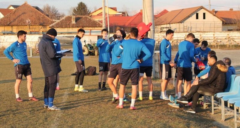 Pandurii defilează tot cu tinerii