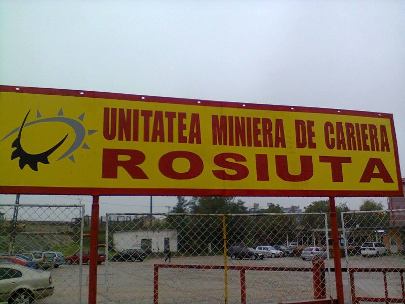 Angajații de la Cariera Roșiuța au întrerupt și ei lucrul! Minerii din schimbul II se îndreaptă spre sala de apel!