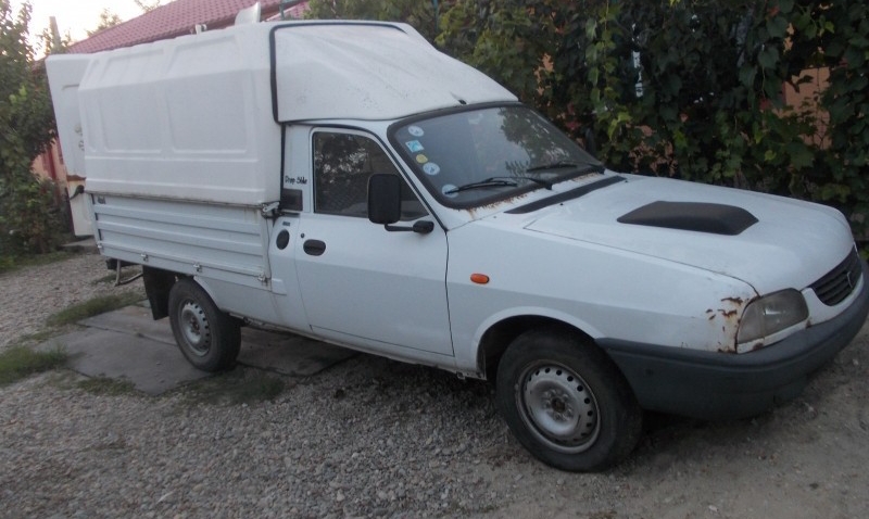 A ajuns în arest după ce a furat o mașină