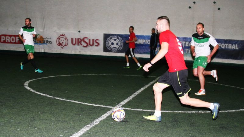 Încep meciurile tari în Campionatul Firmelor