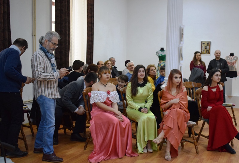 Imn frumuseții și eroismului permanent – “Feminitatea românească”