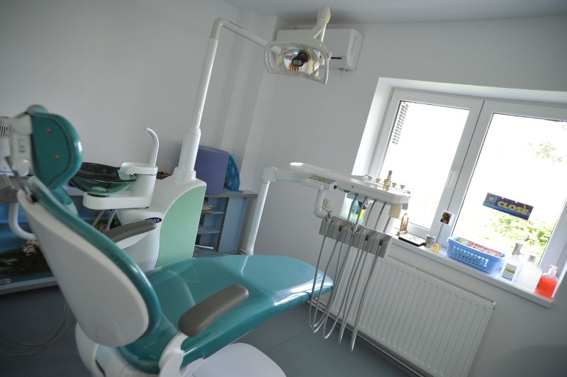 Servicii stomatologice decontate de stat, la 40 de cabinete din Gorj