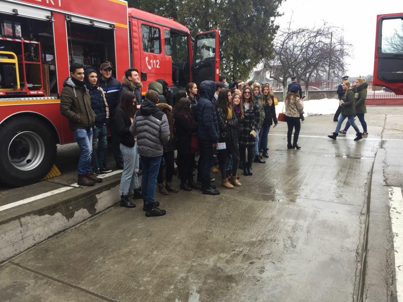 Școala Altfel! Elevii, în vizită la sediul ISU Gorj