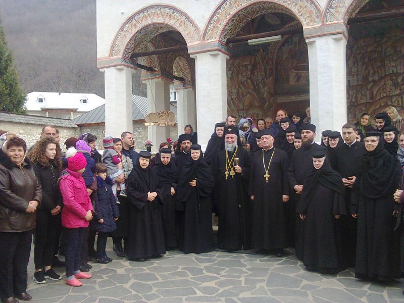 Sfântă Liturghie Arhierească la Mănăstirea Polovragi, Protopopiatul Tg. Cărbuneşti, Judeţul Gorj
