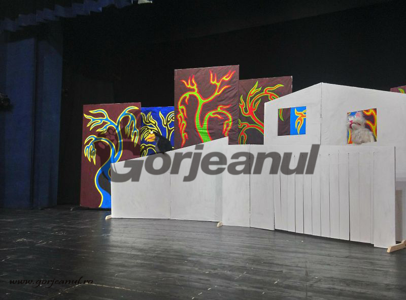 Premiera spectacolului “Petrică şi lupul”, duminică, la Târgu-Jiu