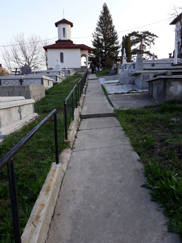 Tânăr găsit spânzurat