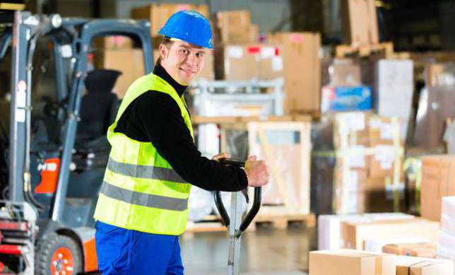 Germania recrutează manipulanţi mărfuri