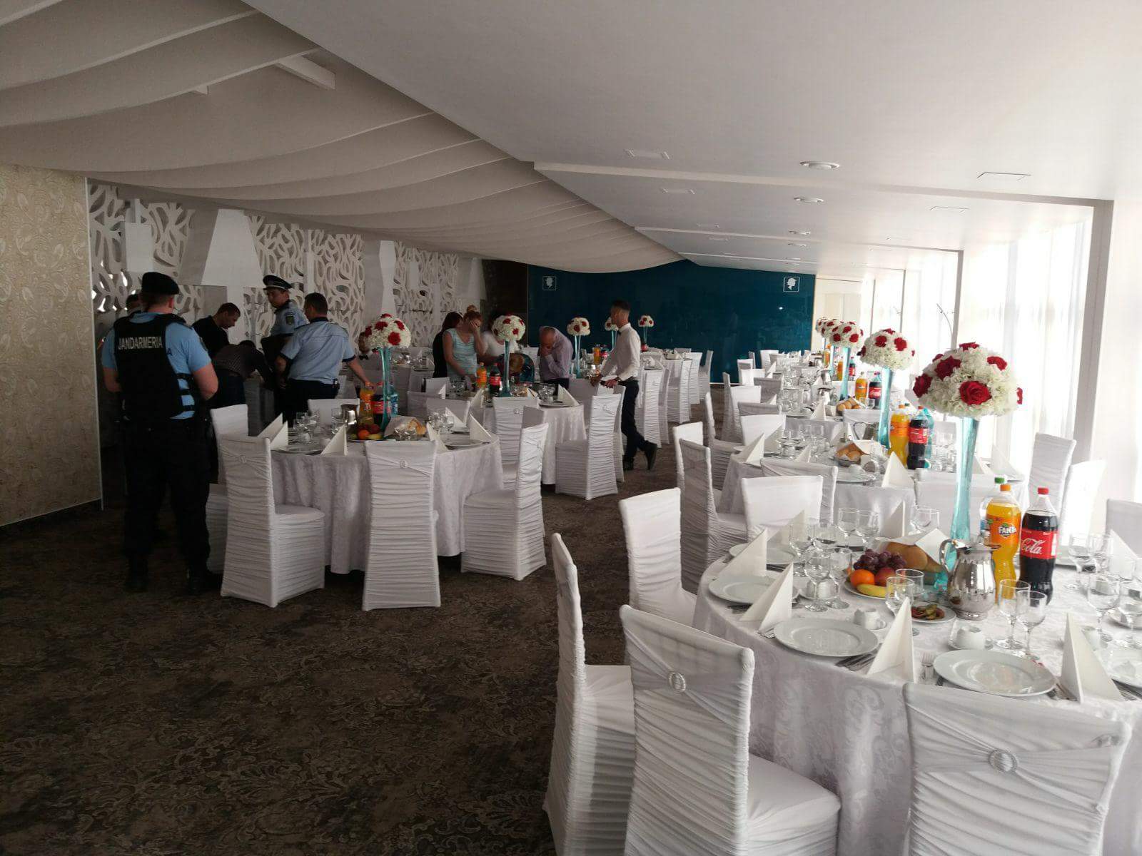 Descindere de amploare! Munceau la negru în sălile de nunți din Târgu Jiu