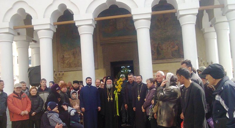 Sfântă Liturghie Arhierească la Biserica Paraclis Mitropolitan, «Sfinţii Voievozi, Arhangheli Mihail şi Gavriil» din Municipiul Târgu-Jiu