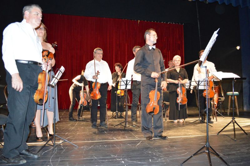 „PUR ŞI SIMPLU BEETHOVEN“ – Concertul pentru vioară şi orchestră în Re major (în varianta pentru orchestră de coarde) op. 61 de Ludwig van Beethoven Solist Ilie Cealîcu acompaniat de Orchestra “Lira Gorjului” Dirijor Florin Berculescu