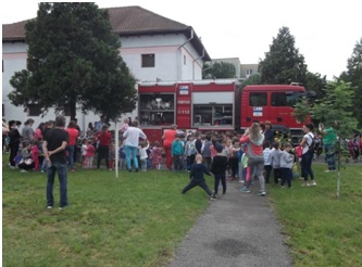 Pompierii, în acțiune la Grădinița “Mihai Eminescu” Târgu-Jiu