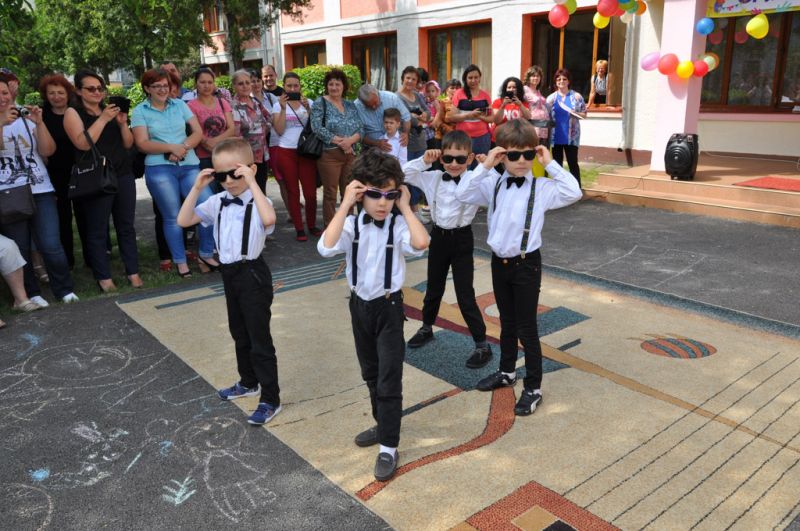 Festival Județean de muzică și dans “Carnavalul prieteniei” la Grădinița cu program prelungit “Mihai Eminescu” Târgu- Jiu