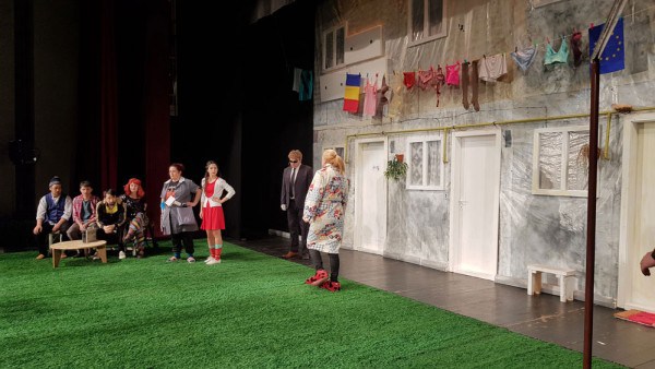 10 pacienți AROSA, gratis la spectacolul „Preșul”