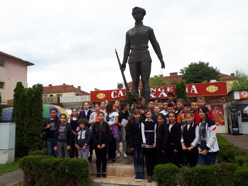 Ziua Eroilor a fost sărbătorită şi la Şcoala Gimnazială „Ecaterina Teodoroiu”