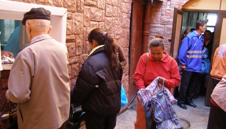 103 târgujieni iau masa la Cantina de Ajutor Social