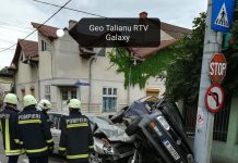 FOTO: Accident spectaculos! Trei persoane au scăpat nevătămate