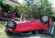 Mașină răsturnată pe plafon la Drăguțești