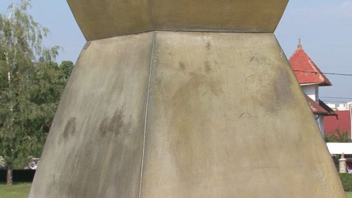 coloana-infinitului-vandalizata