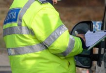 FLAGRANT ÎN GORJ! Șofer filmat în timp ce ruga polițiștii cu șpagă