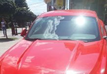 Mașină de 60.000 euro, distrusă de un bărbat care a pierdut toți banii la păcănele