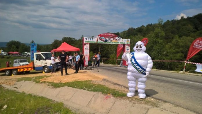 39088998_2113617108709712_2614252829644161024_n