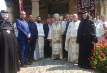 Lumina, şi Adevărul, şi Viaţa – Sfântă Liturghie Arhierească la Hramul Mănăstirii Cămărăşeasca Târgu Cărbuneşti, Gorj