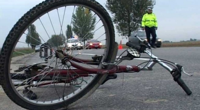 A murit după ce a căzut de pe bicicletă