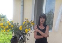 Povestea impresionantă a Mariei Ghenea, mama care de multe ori rămâne flămândă pentru a-și hrăni fiica imobilizată