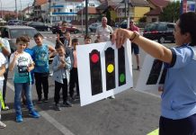 Lecții interactive de educație rutieră în parcarea unor magazine din Târgu-Jiu