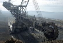 Un excavator modernizat a dat într-o galerie a Minei Roșiuța! Excavatoristul, obligat de șef să treacă peste armăturile de fier