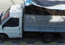 Mașină cu cărbune furat de la Mina Vulcan, oprită în trafic, în Gorj