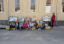 Elevii Școlii Populare de Artă Tismana, la o expoziție cu dublă semnificație