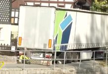 A rămas cu tirul pe o străduță din Germania