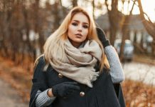 Cum poți purta trenciul la birou, în oraș, dar și în zilele friguroase