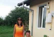 Mama care rămânea flămândă pentru a-şi hrăni fiica imobilizată, ajutată de oameni cu suflet mare