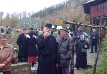 Sfântă Liturghie Arhierească la slujba de sfinţire a Bisericii de la Schitul «Poiana Pustnicului», Mănăstirea Lainici, Protopopiatul Târgu-Jiu Nord (II)