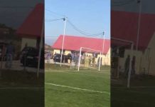VIDEO: Bataie și îmbrânceli la meci, la Bălești! Suporterii au încercat să intre peste arbitri
