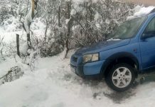 Mai multe autoturisme și-au distrus spoilerele pe drumul comunal din Văcarea și Ușurei!