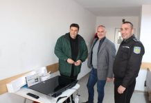 Polițiștii locali din Motru au dăruit un televizor Secției de Pediatrie a Spitalului Municipal