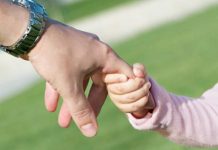 Minorul din Dănciulești, vândut de tatăl său unui cetățean din Germania, ajunge astăzi în Gorj