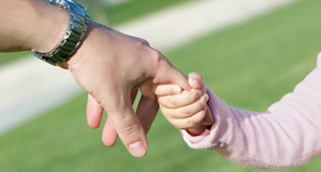 Minorul din Dănciulești, vândut de tatăl său unui cetățean din Germania, ajunge astăzi în Gorj