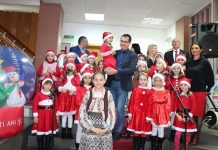 FOTO: Sute de colindători la Primăria Motru