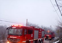 Acoperișul unei case din Ciuperceni, distrus de flăcări