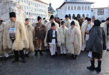 500 de colindători, la alaiul obiceiurilor de iarnă