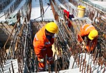 Peste o mie de copii din Gorj au părinții plecați la muncă în străinătate